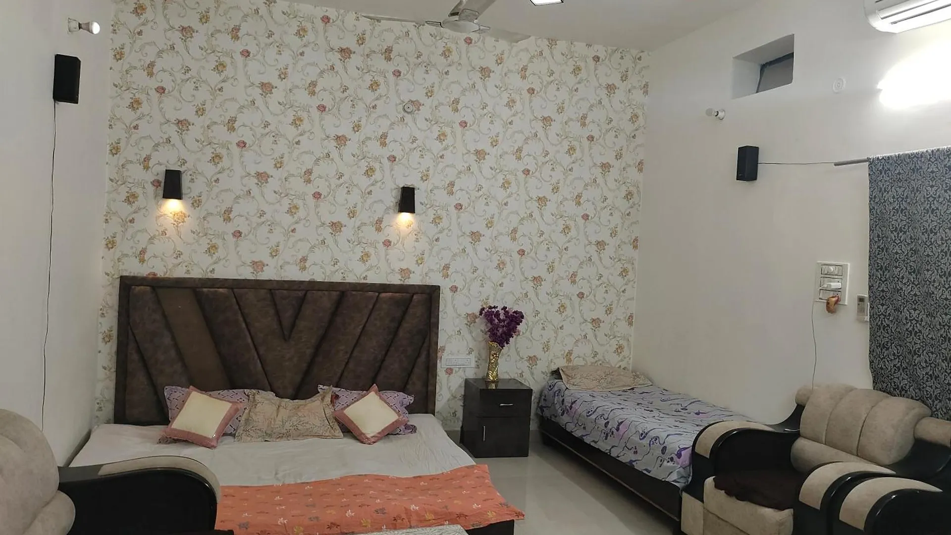 Δωμάτια σε οικογενειακή κατοικία Banarasiya Stay Walking Distance To Banaras Railway Station Βαρανάσι
