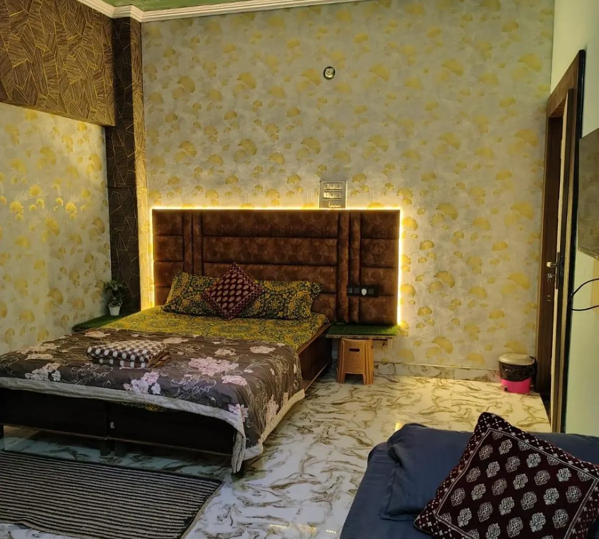 Δωμάτια σε οικογενειακή κατοικία Banarasiya Stay Walking Distance To Banaras Railway Station Βαρανάσι