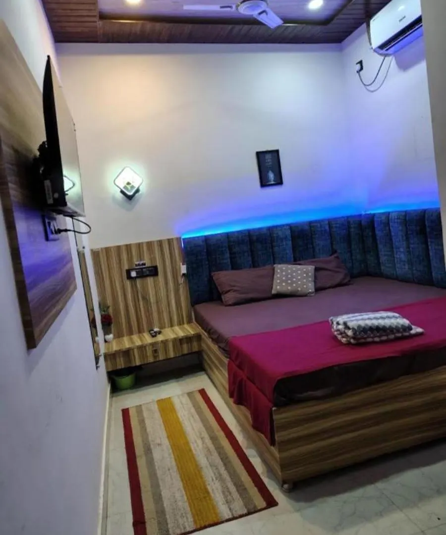 Banarasiya Stay Walking Distance To Banaras Railway Station Βαρανάσι